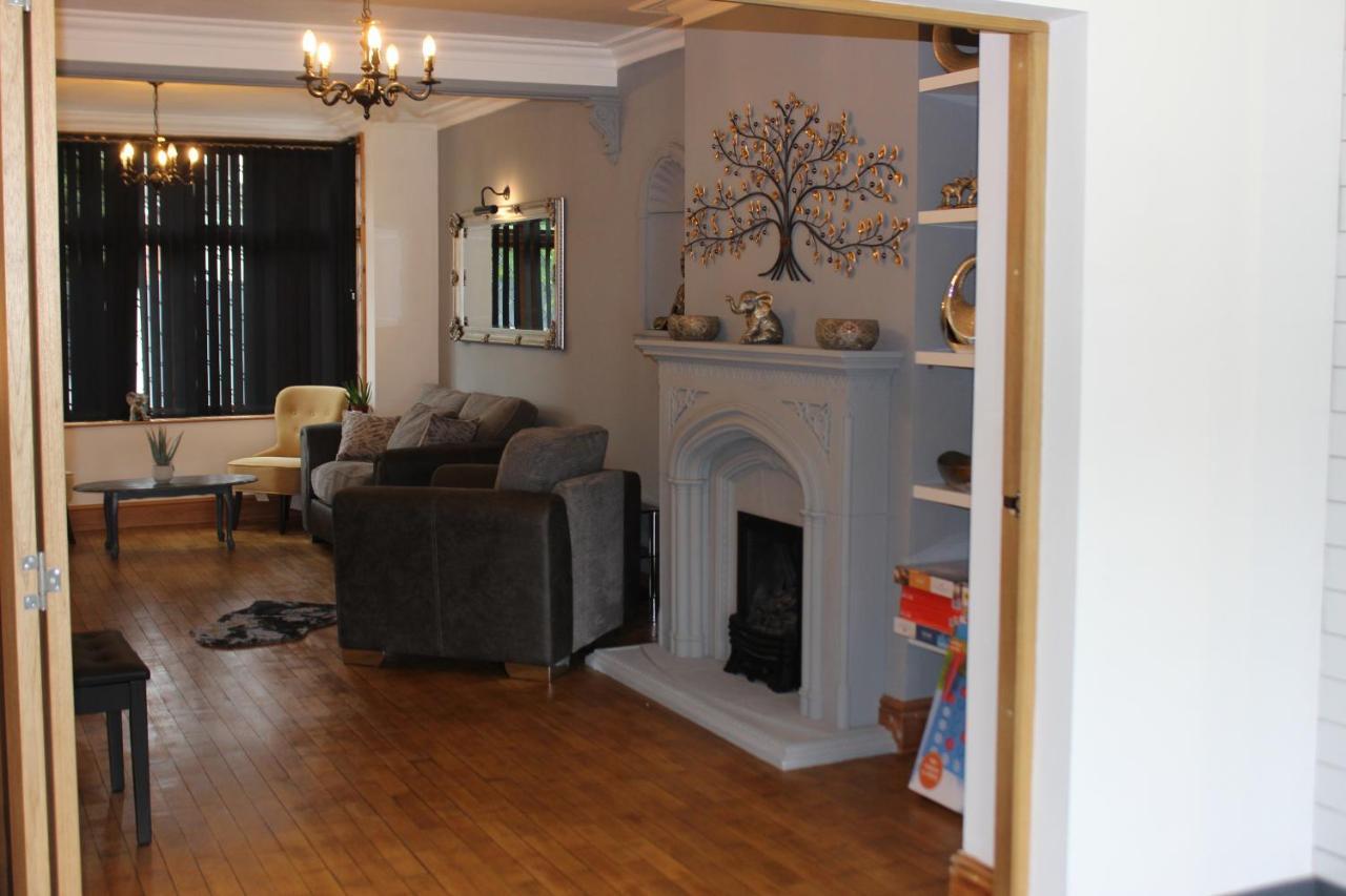 Modern Spacious House - Sleeps 16, Free Parking, Sun Terrace Nuneaton Exteriör bild
