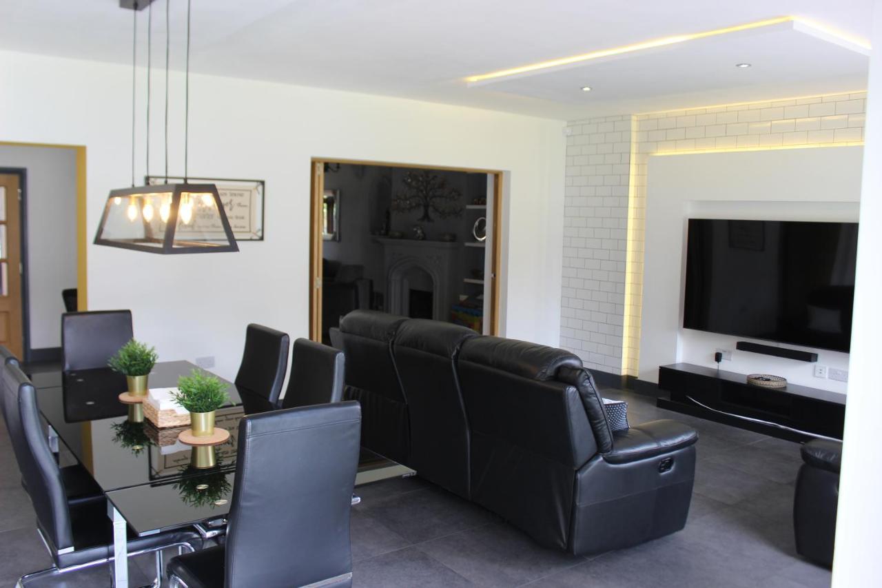 Modern Spacious House - Sleeps 16, Free Parking, Sun Terrace Nuneaton Exteriör bild