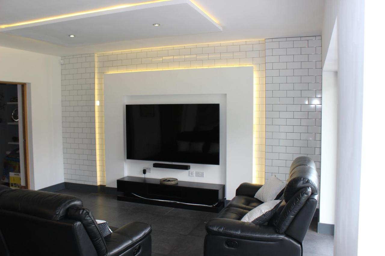Modern Spacious House - Sleeps 16, Free Parking, Sun Terrace Nuneaton Exteriör bild