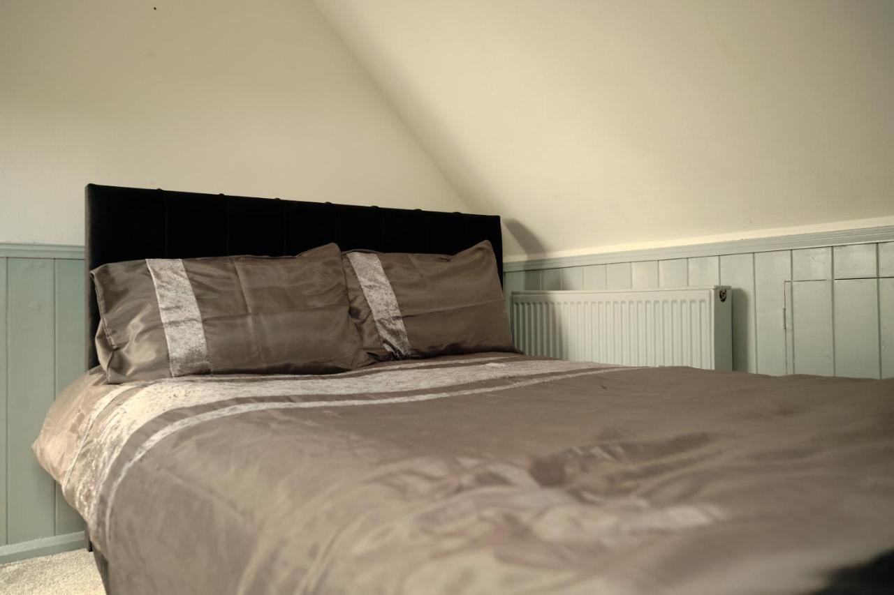 Modern Spacious House - Sleeps 16, Free Parking, Sun Terrace Nuneaton Exteriör bild