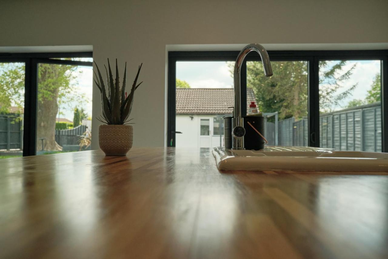 Modern Spacious House - Sleeps 16, Free Parking, Sun Terrace Nuneaton Exteriör bild