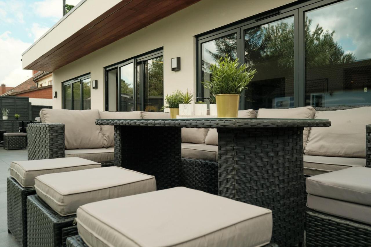 Modern Spacious House - Sleeps 16, Free Parking, Sun Terrace Nuneaton Exteriör bild