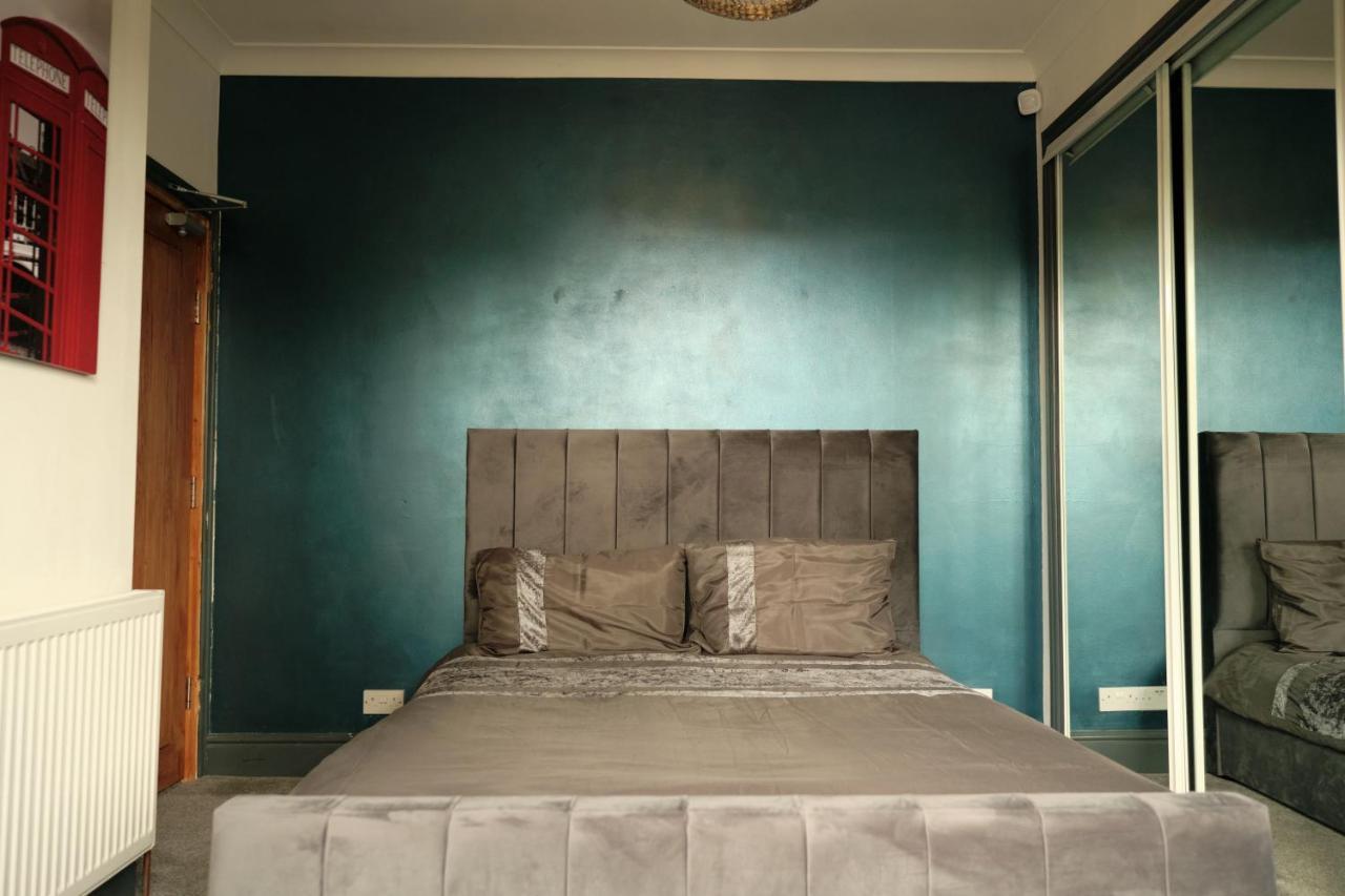 Modern Spacious House - Sleeps 16, Free Parking, Sun Terrace Nuneaton Exteriör bild