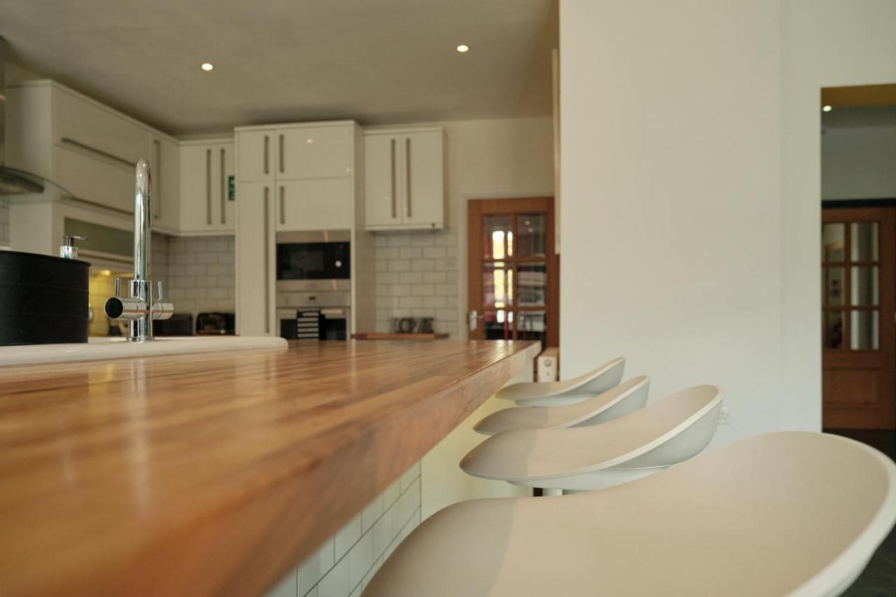 Modern Spacious House - Sleeps 16, Free Parking, Sun Terrace Nuneaton Exteriör bild