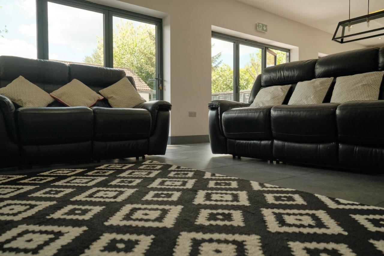 Modern Spacious House - Sleeps 16, Free Parking, Sun Terrace Nuneaton Exteriör bild