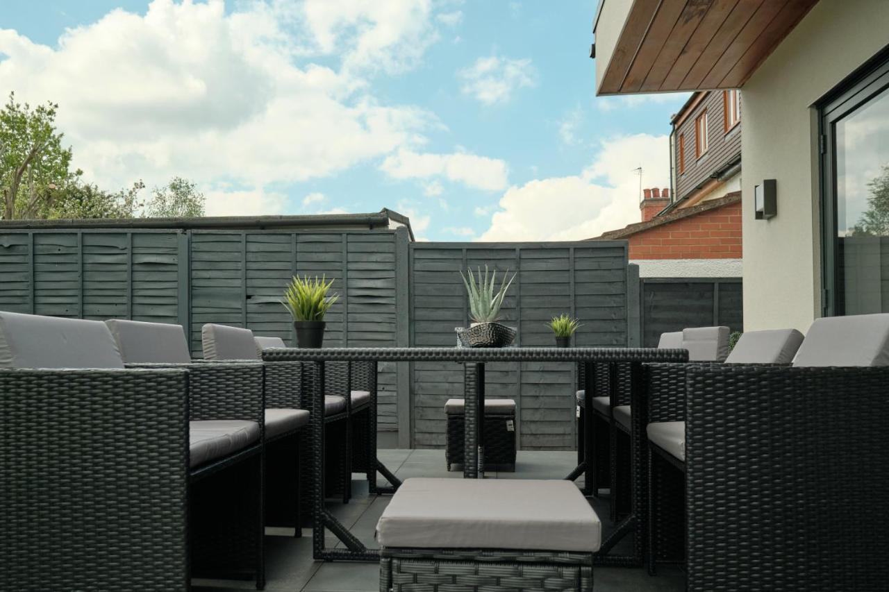 Modern Spacious House - Sleeps 16, Free Parking, Sun Terrace Nuneaton Exteriör bild
