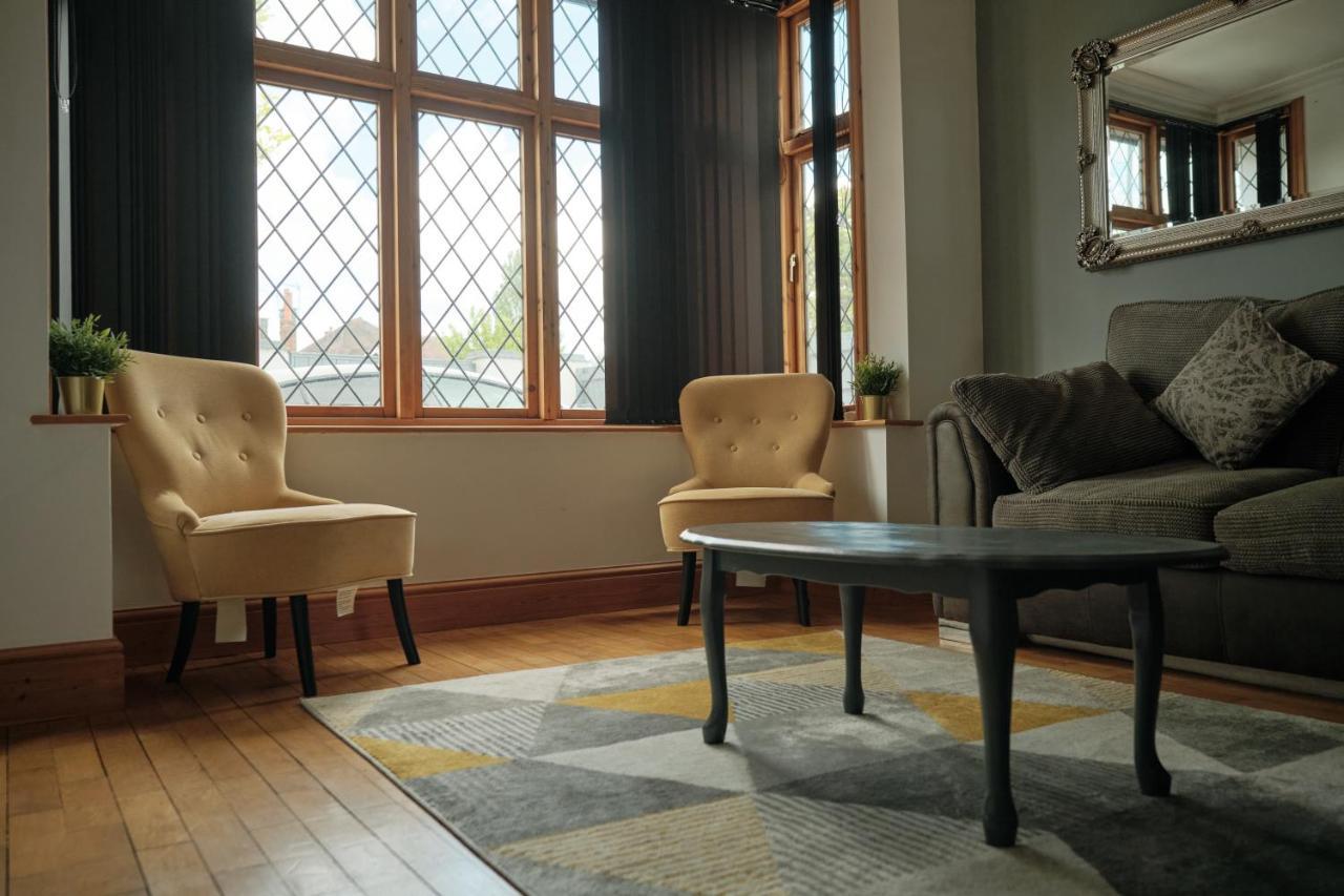 Modern Spacious House - Sleeps 16, Free Parking, Sun Terrace Nuneaton Exteriör bild