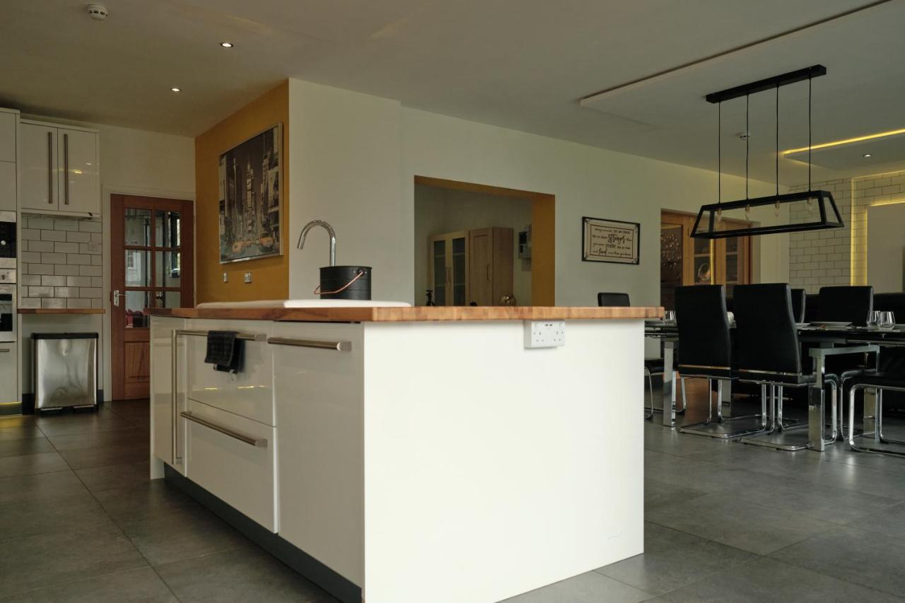 Modern Spacious House - Sleeps 16, Free Parking, Sun Terrace Nuneaton Exteriör bild