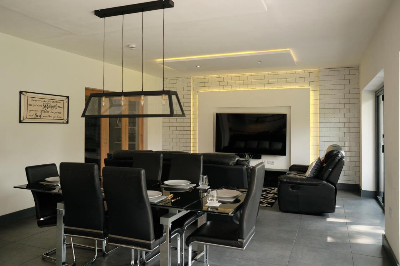 Modern Spacious House - Sleeps 16, Free Parking, Sun Terrace Nuneaton Exteriör bild