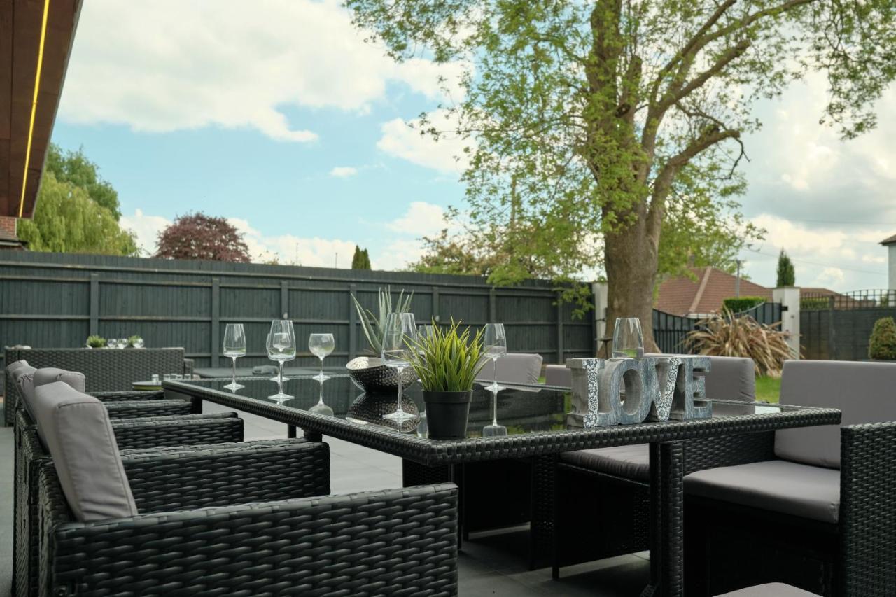 Modern Spacious House - Sleeps 16, Free Parking, Sun Terrace Nuneaton Exteriör bild