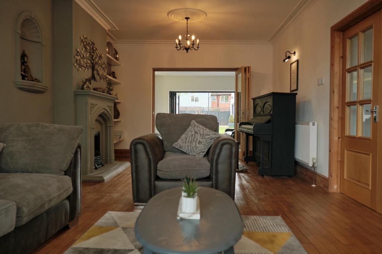 Modern Spacious House - Sleeps 16, Free Parking, Sun Terrace Nuneaton Exteriör bild