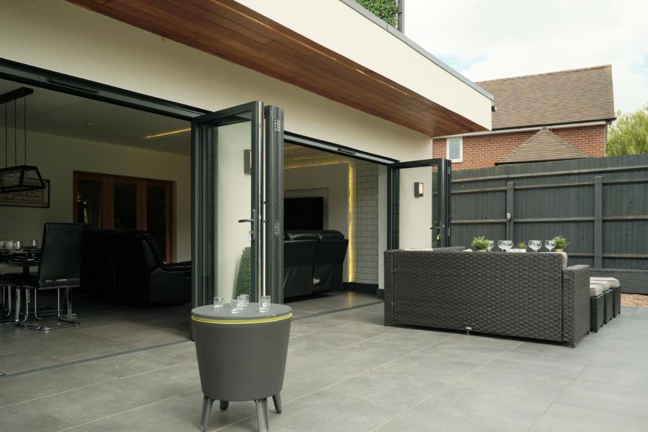 Modern Spacious House - Sleeps 16, Free Parking, Sun Terrace Nuneaton Exteriör bild