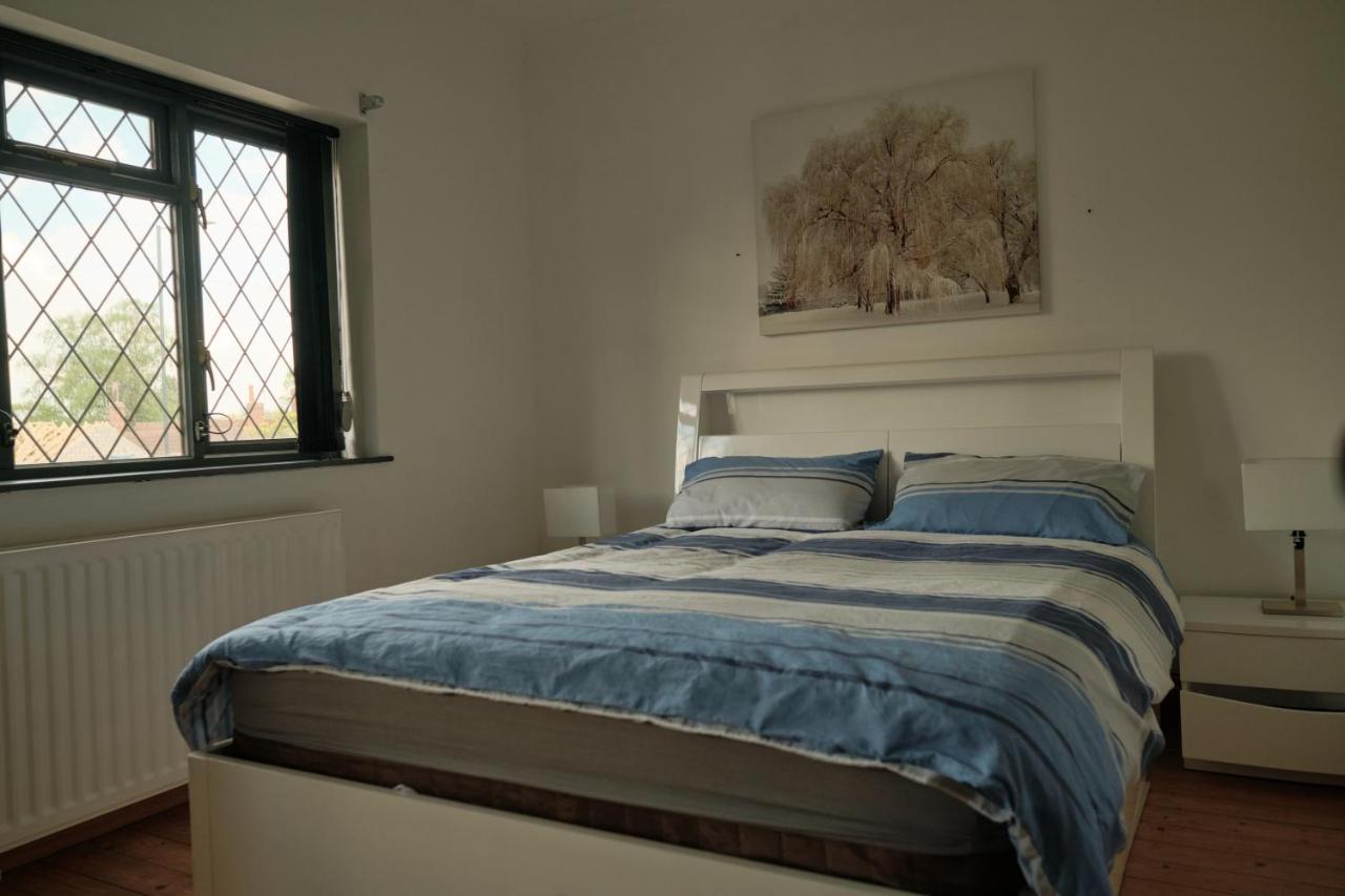 Modern Spacious House - Sleeps 16, Free Parking, Sun Terrace Nuneaton Exteriör bild